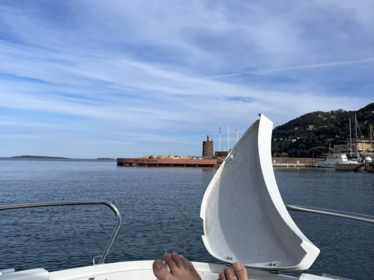 Motorboat rental in Mandelieu-la-Napoule - Bénéteau Ombrine 630