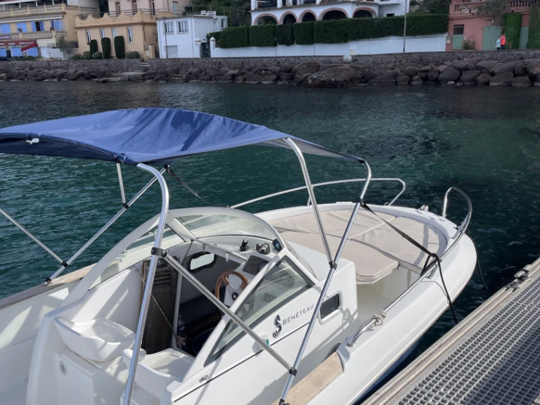 Boat rental Bénéteau Ombrine 630 in Mandelieu-la-Napoule on Samboat