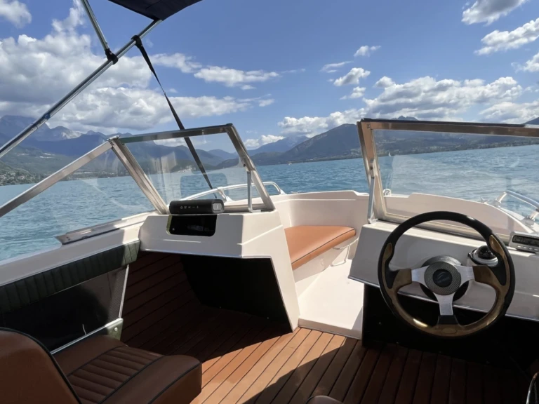 Glastron GT 185 charter bareboat or captained in  Annecy
