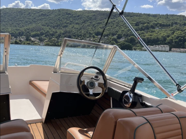 Glastron GT 185 in Annecy on SamBoat