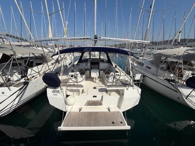 Boat rental Bavaria Bavaria C 38 in Sukošan on Samboat