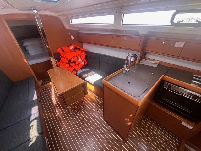 Rent a Bavaria Cruiser 33 Sukošan