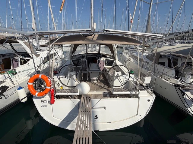 Bénéteau Oceanis 41.1 charter bareboat or captained in  Sukošan