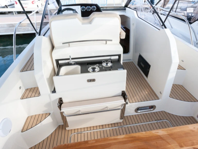 Quicksilver Activ 875 Sundeck in Marseille on SamBoat