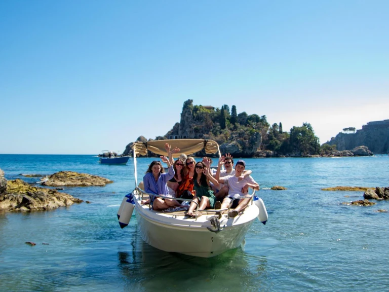 Boat rental Lever 750 in Giardini-Naxos on Samboat
