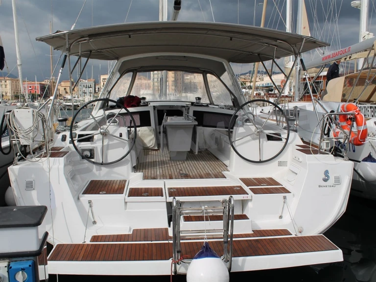 Rent a Bénéteau Oceanis 48 Port de Barcelona