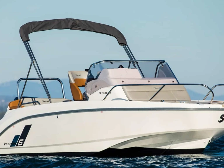 Bareboat Rental Motorboat Bénéteau with a boat licence