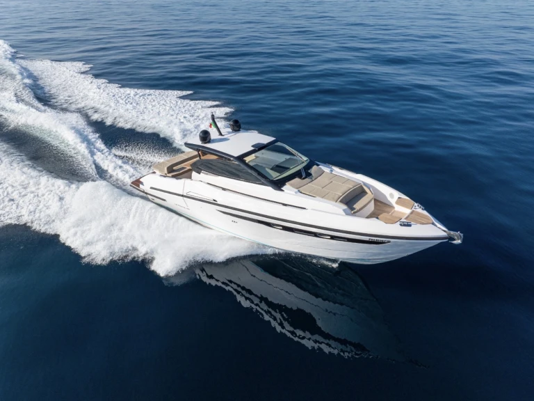 Motorboat rental with or without captain Ryo Naples