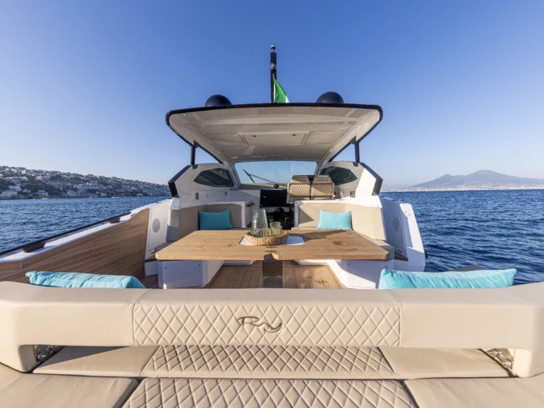 Bareboat Rental Motorboat Ryo with a boat licence