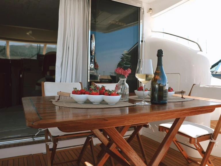 Boat rental Princess Princess 50 Fly in Tivat on Samboat