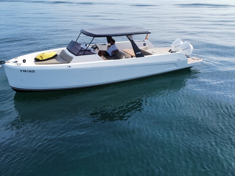 Sole SP 35 in Port d'Alcudia on SamBoat