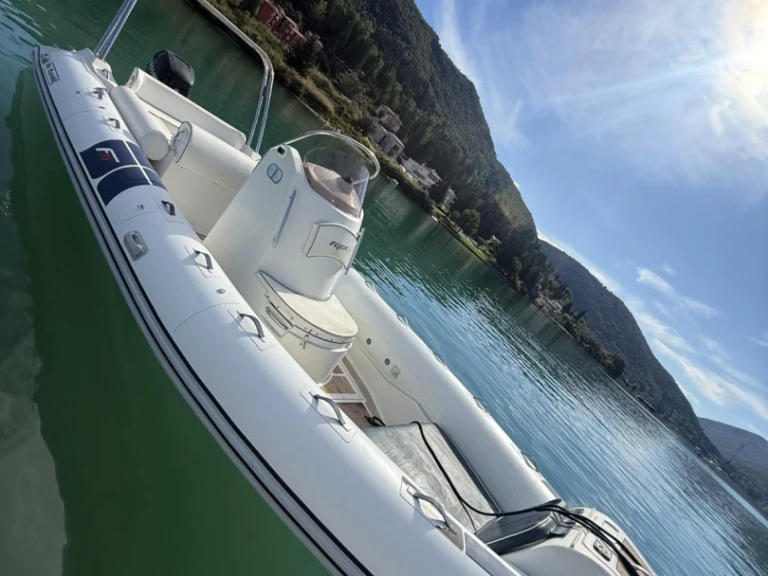 Boat rental Bwa  Flyer in Anavyssos on Samboat