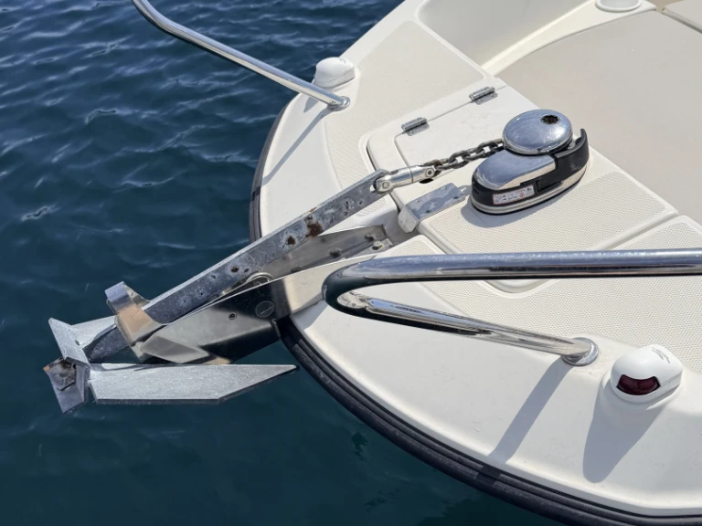 Bareboat Rental Motorboat Quicksilver with a boat licence