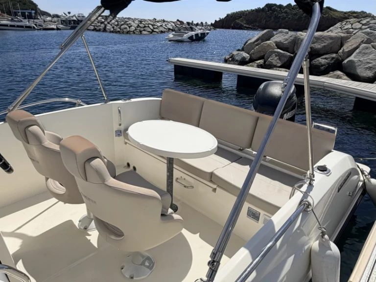 Motorboat for rent Saint-Raphaël at the best price