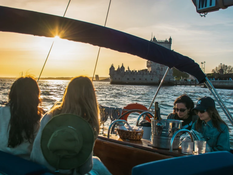 Boat rental Jeanneau Sun Odyssey 40.3 in Lisbon on Samboat