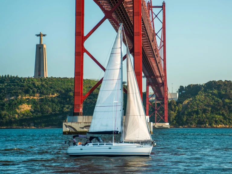 Sailboat for rent Lisbon at the best price
