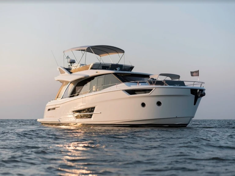 Luxury Yacht rental in Saint-Raphaël - Greenline Greenline 45 Fly