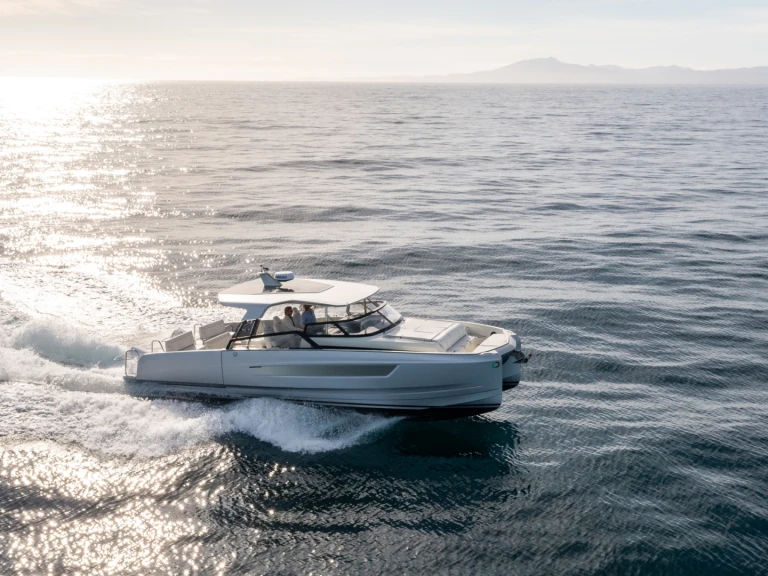 YOT YOT 36 in Saint-Raphaël on SamBoat