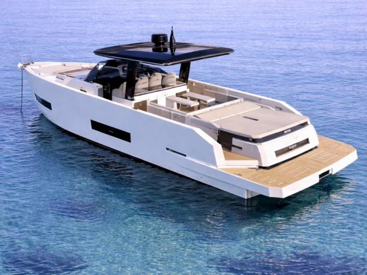 De Antonio D42 in Antibes on SamBoat