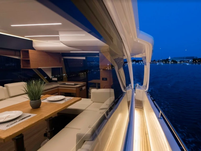 Luxury Yacht rental in Saint-Raphaël - Greenline Greenline 45 Fly