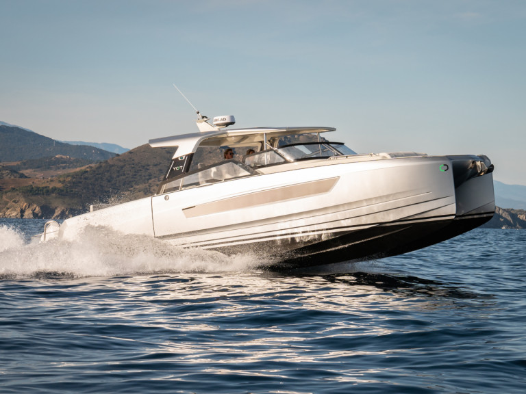 YOT YOT 36 in Saint-Raphaël on SamBoat