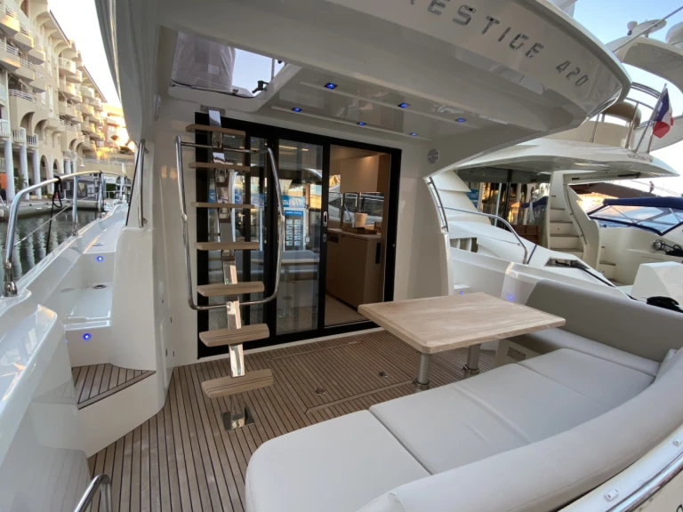 Yacht charter Saint-Raphaël cheap 420 FLY