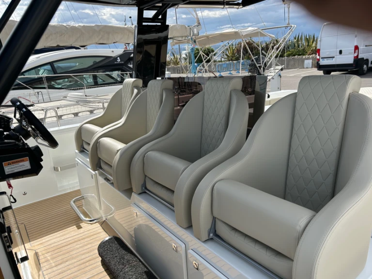 Rent a De Antonio D42 Antibes