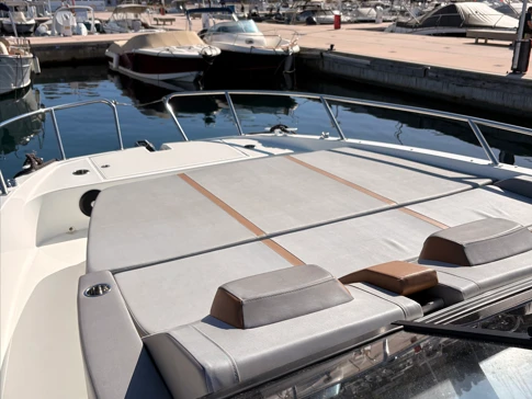 Bareboat Rental Luxury Yacht Bénéteau with a boat licence