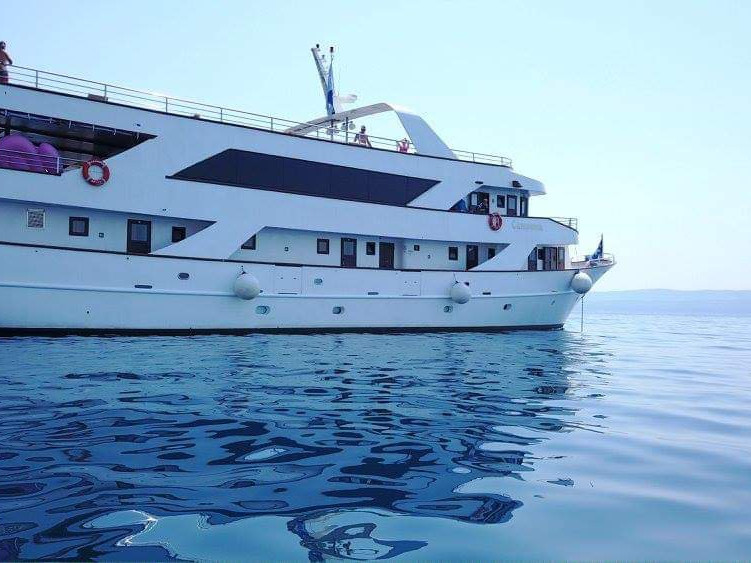 Bareboat Rental Sailboat Custom Made with a boat licence