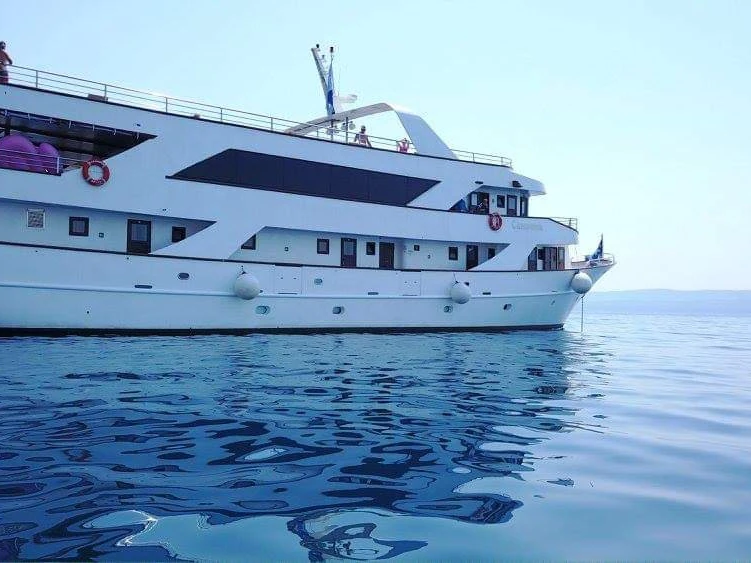 Bareboat Rental Sailboat Custom Made with a boat licence