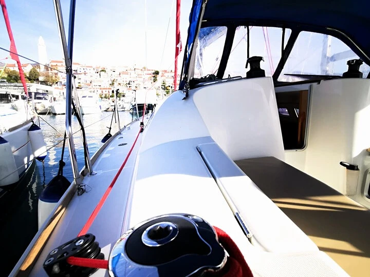 Bareboat Rental Sailboat Jeanneau with a boat licence