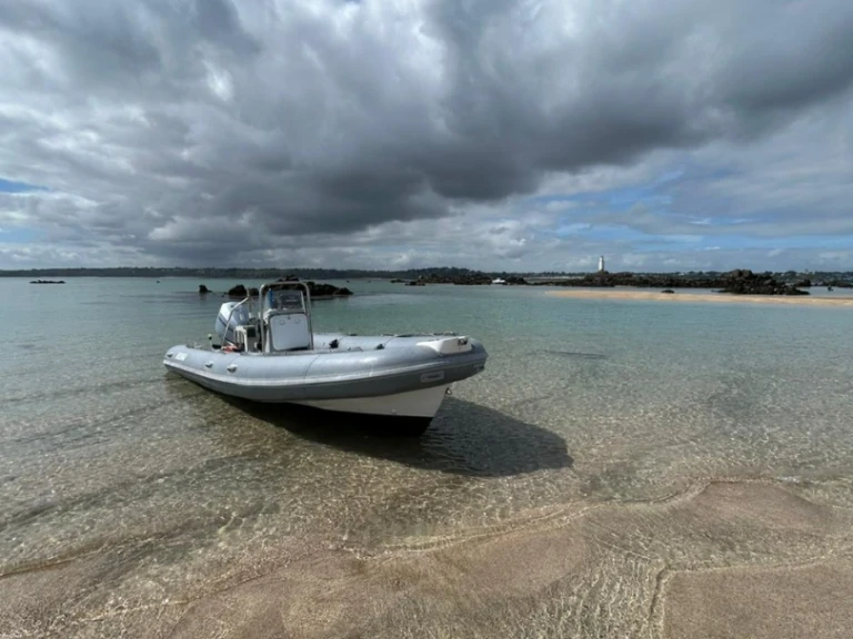 Lomac Beluga 24 in Saint-Quay-Portrieux on SamBoat