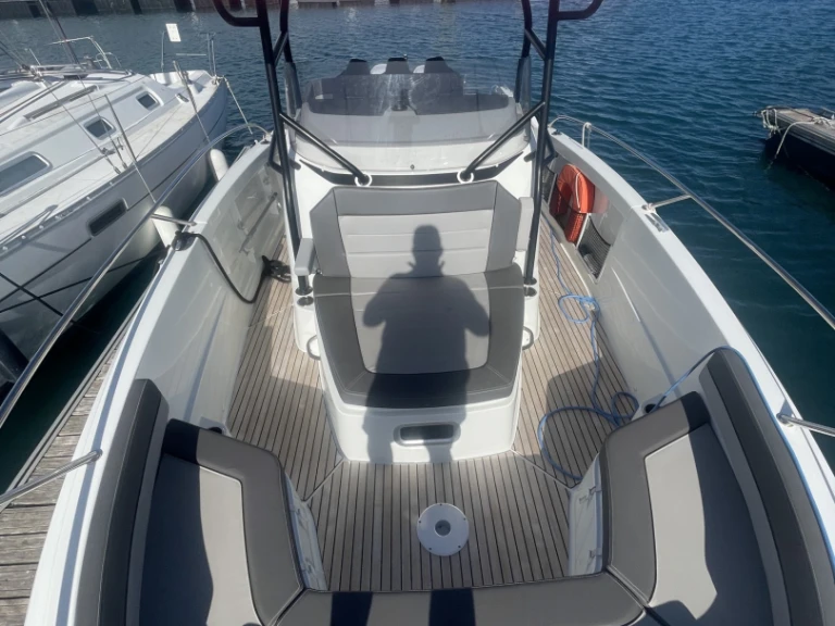 Yacht charter Saint-Quay-Portrieux cheap Cap Camarat 9.0 CC