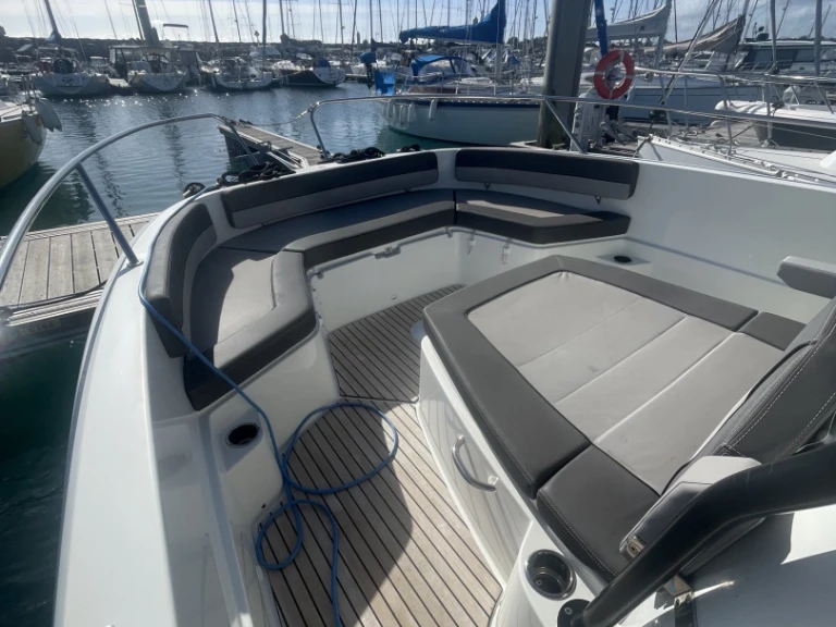 Motorboat rental with or without captain Jeanneau Saint-Quay-Portrieux