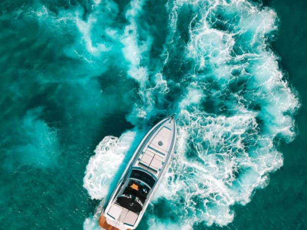 Bareboat Rental Motorboat Pershing with a boat licence