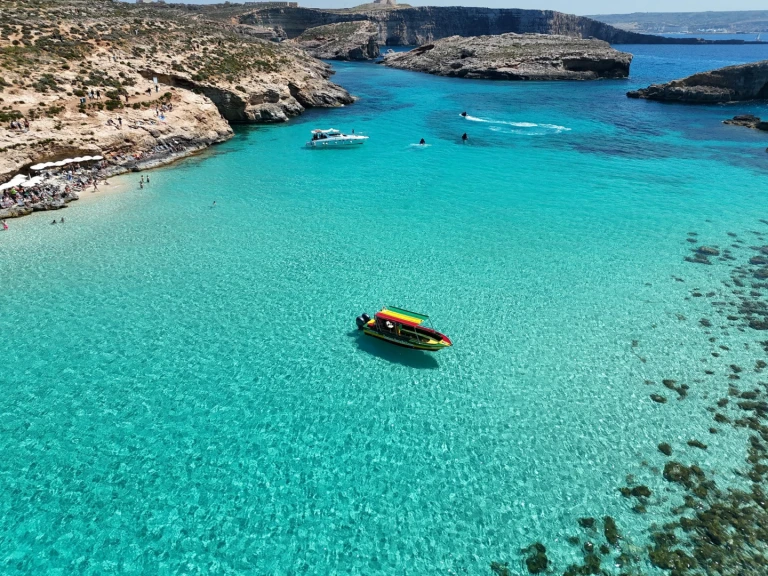Coronet motoring in Ċirkewwa on SamBoat