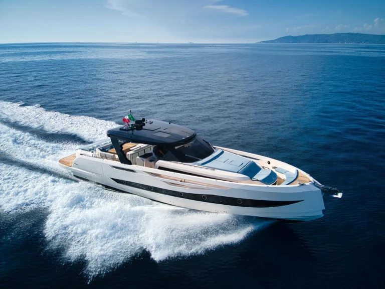 Motorboat rental in Naples - Cayman Yachts 540 WA