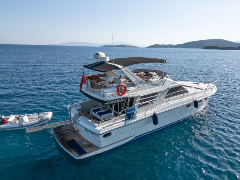 Bareboat Rental Motorboat Fairline with a boat licence