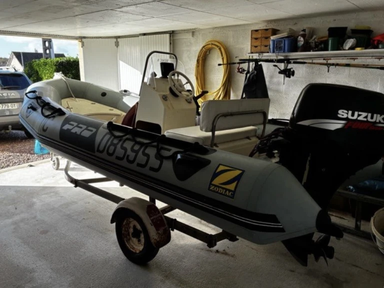 Boat rental Zodiac Pro 7 Man in Cherbourg-en-Cotentin on Samboat