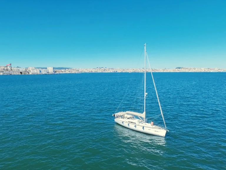 Bénéteau Oceanis 50 in Lisbon on SamBoat