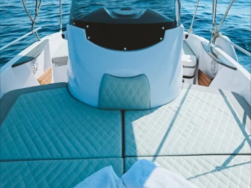 Bareboat Rental Motorboat Romar with a boat licence