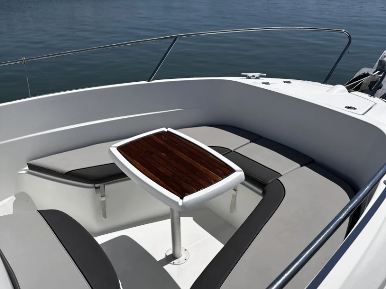 Boat rental Jeanneau Cap Camarat 7.5 CC Serie 2 in Saint-Gilles-Croix-de-Vie on Samboat