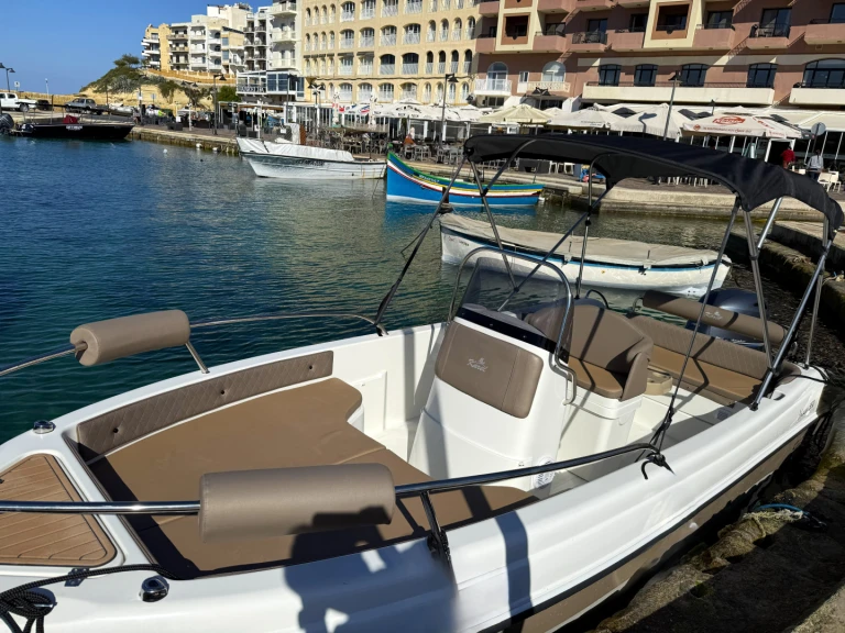 Motorboat for rent Xemxija at the best price
