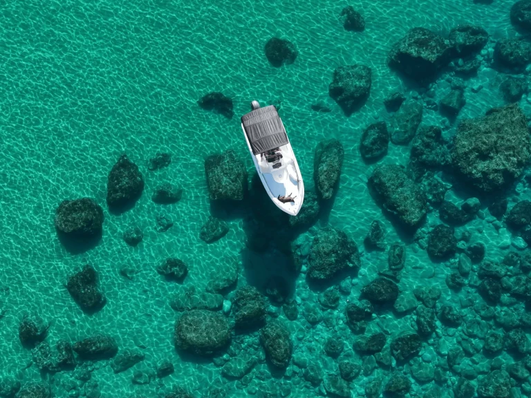 Bareboat Rental Motorboat Barqa with a boat licence
