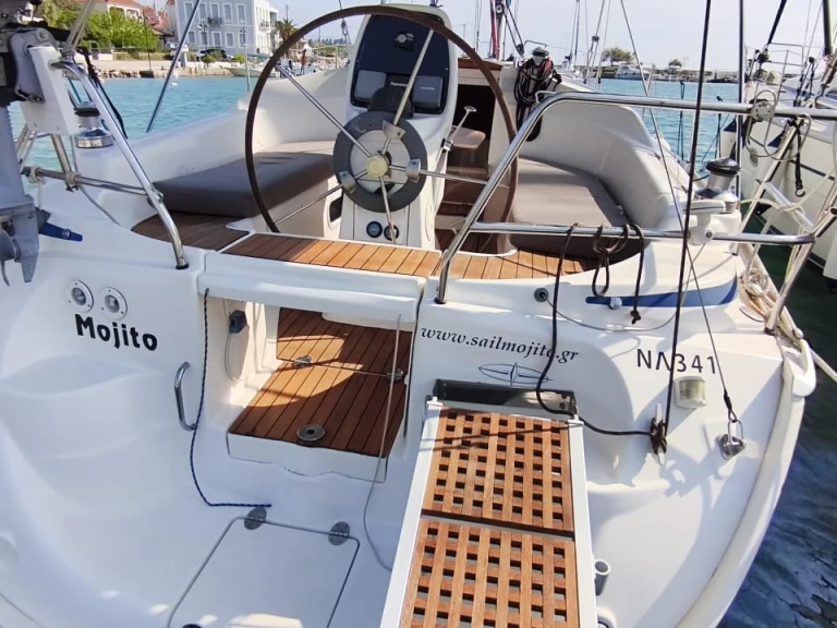 Rent a Bavaria Bavaria 30 Cruiser Pálairos