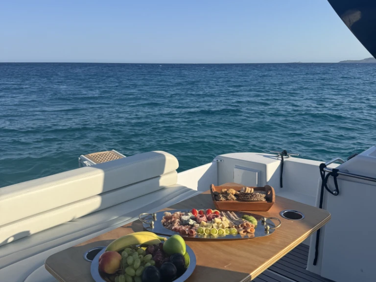 Yacht charter Porto Cheli cheap 400 Express