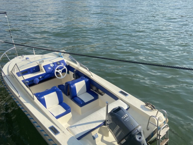 Bareboat Rental Motorboat Rocca with a boat licence