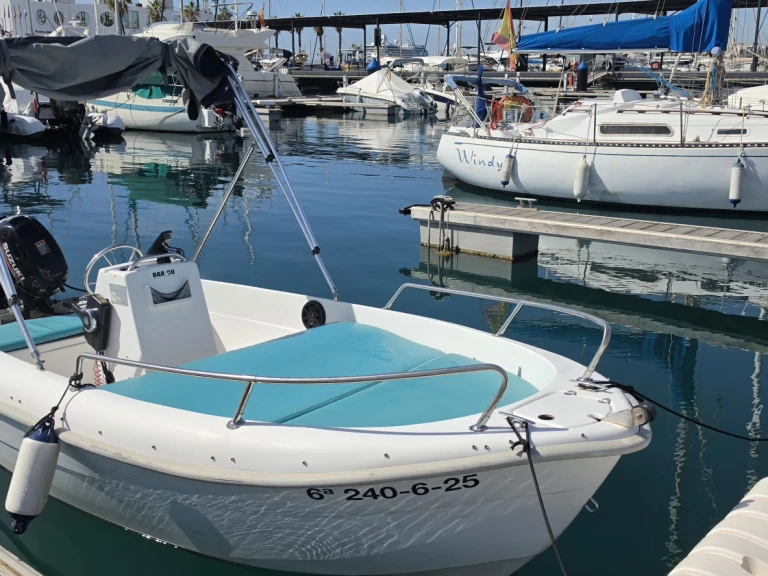 Stable 415 in Alicante on SamBoat