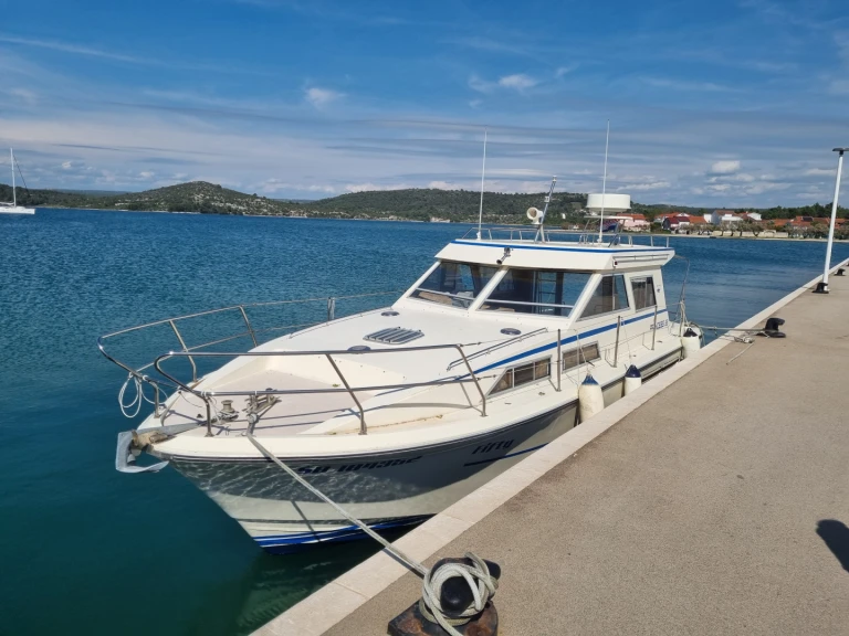 Motorboat for rent Šibenik at the best price