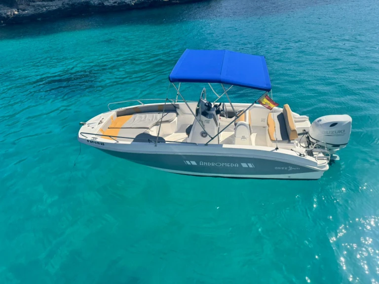 Motorboat for rent Cala d'Or at the best price